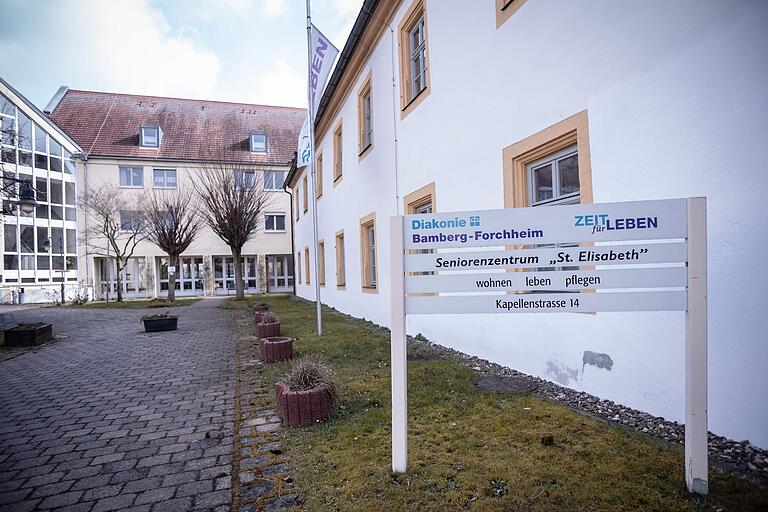 Das Seniorenheim St. Elisabeth in Ebern gerät wegen eines Personalausfalls offenbar an seine Grenzen (Symbolbild).