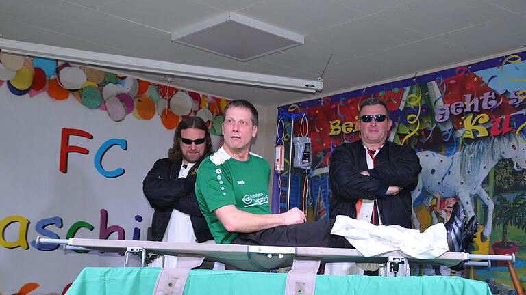 Fasching Poppenlauer - Fußballer Hagen Bartelmes, Stefan Graf und Jürgen Kleinhenz Fasching Poppenlauer - Fußballer Hagen Bartelmes, Stefan Graf und Jürgen Kleinhenz