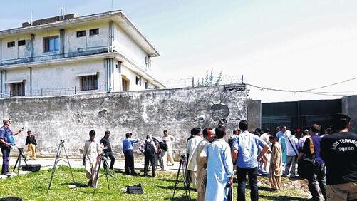 Was passierte hinter diesen Mauern? Am 1. Mai 2011 hatte eine US-Spezialeinheit das Anwesen, in dem Osama bin Laden in Pakistan lebte, gestürmt und den El-Kaida-Führer getötet. Der mutmaßliche Todesschütze gibt nun seine Identität preis.