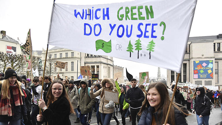 Demonstration für Klimaschutz in Brüssel       -  Schüler gehen für mehr Klimaschutz auf die Straße.