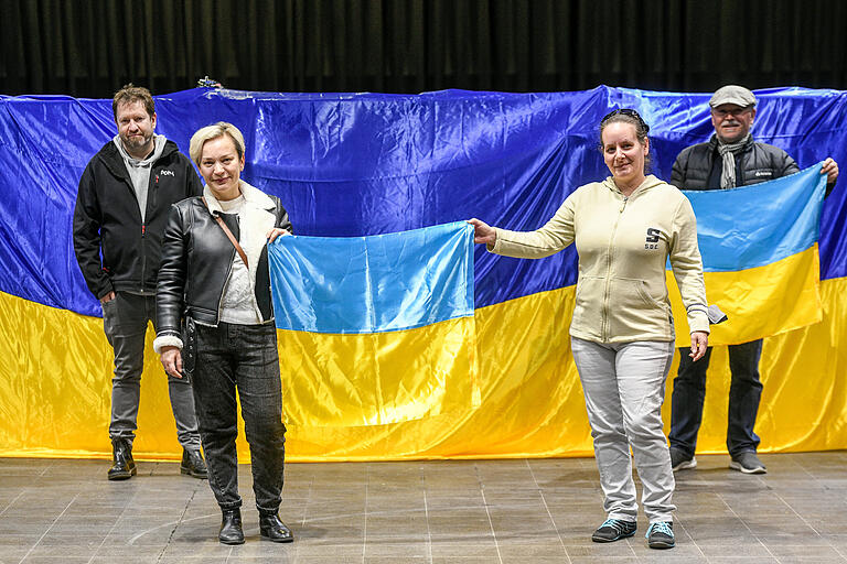 Unter dem Motto 'Culture for Peace' findet am Karsamstag in Würzburg ein Benefiztag für die Ukraine statt. Hinten von links: Die Initiatoren Jojo Schulz und Hartmut Emser. Vorne von links: Anastasia Schmid vom Verein 'Mrija' und Sandy Rößer vom Dachverband freier Kulturträger. Unter dem Motto 'Culture for Peace' findet am Karsamstag in Würzburg ein Benefiztag für die Ukraine statt. Hinten von links: Die Initiatoren Jojo Schulz und Hartmut Emser. Vorne von links: Anastasia Schmid vom Verein 'Mrija' und Sandy Rößer vom Dachverband freier Kulturträger.