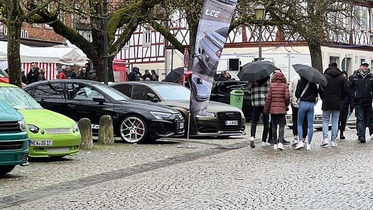 Beim GTI-Treffen in Münnerstadt kontrollierte die Polizei rund 100 Fahrzeuge. Der guten Stimmung hat das laut Polizei keinen Abbruch getan. Sieben Fahrzeuge wurden sichergestellt. - Beim GTI-Treffen in Münnerstadt kontrollierte die Polizei rund 100 Fahrzeuge. Der guten Stimmung hat das laut Polizei keinen Abbruch getan. Sieben Fahrzeuge wurden sichergestellt. Beim GTI-Treffen in Münnerstadt kontrollierte die Polizei rund 100 Fahrzeuge. Der guten Stimmung hat das laut Polizei keinen Abbruch getan. Sieben Fahrzeuge wurden sichergestellt. - Beim GTI-Treffen in Münnerstadt kontrollierte die Polizei rund 100 Fahrzeuge. Der guten Stimmung hat das laut Polizei keinen Abbruch getan. Sieben Fahrzeuge wurden sichergestellt.