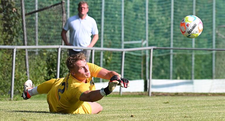 Anstelle des verletzten Simon Voll im Tor des TSV Großbardorf: Fabio Böhm.