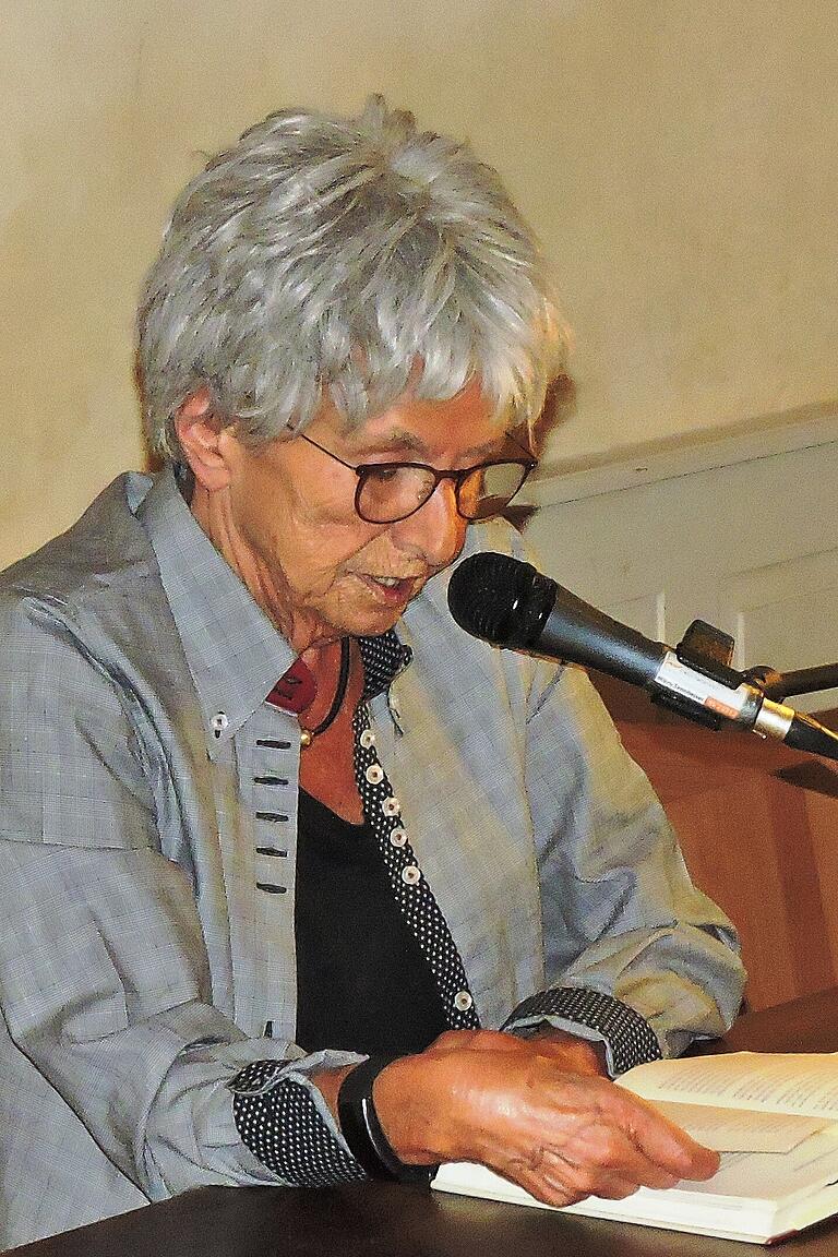 Mirijam Pressler(1940-2019)  bei ihrer letzten Lesung in der Synagoge Wenkheim