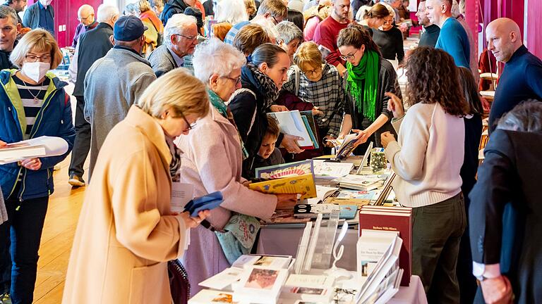 Der Büchermarkt unabhängiger Verlage findet in diesem Jahr am Sonntag, 17. November, von 11 bis 17 Uhr im Evangelischen Gemeindezentrum Bad Mergentheim statt. Der Büchermarkt unabhängiger Verlage findet in diesem Jahr am Sonntag, 17. November, von 11 bis 17 Uhr im Evangelischen Gemeindezentrum Bad Mergentheim statt.