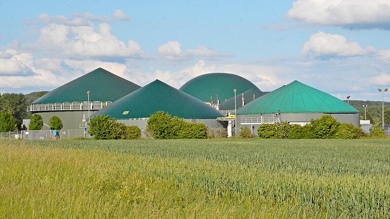 Die Biogasanlage in Bad Königshofen wurde im Jahr 2006 von 36 Landwirten gebaut und bis heute betrieben. Die Grabfelder waren damit Vorreiter der Nahwärmeversorgung im Landkreis Rhön-Grabfeld. Die Biogasanlage in Bad Königshofen wurde im Jahr 2006 von 36 Landwirten gebaut und bis heute betrieben. Die Grabfelder waren damit Vorreiter der Nahwärmeversorgung im Landkreis Rhön-Grabfeld.