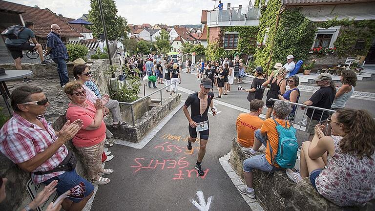 Eltmann bewegt: Das galt beim Mainathlon am Samstag nicht nur für die über 600 Starter, sondern auch für viele fleißige Helfer und für die große Schar an Fans, die die Athleten anfeuerten.