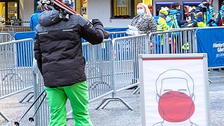 Andreas Baumann (Name von der Redaktion geändert) hat sich zwar im Frühjahr im Ski-Urlaub mit dem Corona-Virus angesteckt, will aber trotzdem möglichst in diesem Winter wieder auf die Piste - aber nur, wenn es vor Ort ein gutes Hygiene-Konzept gibt. Foto: Johann Groder/APA, dpa       -  Andreas Baumann (Name von der Redaktion geändert) hat sich zwar im Frühjahr im Ski-Urlaub mit dem Corona-Virus angesteckt, will aber trotzdem möglichst in diesem Winter wieder auf die Piste - aber nur, wenn es vor Ort ein gutes Hygiene-Konzept gibt. Foto: Johann Groder/APA, dpa