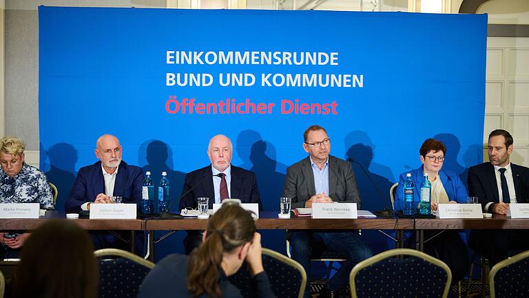 Tarifforderungen für Öffentlichen Dienst       -  In den Tarifverhandlungen für den öffentlichen Dienst erwarten die Gewerkschaften lange Nächte.