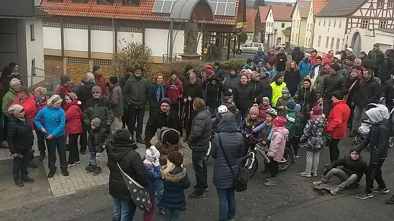 Wollbach war eine von insgesamt 14 Gemeinden, die beim Dorfrundentag mitgemacht hat. Mit 128 Teilnehmern waren die &bdquo;Sandhasen&ldquo; Spitzenreiter auf Kreisebene beim Wandern ums Dorf.