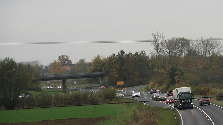 Die Anschlussstelle Unterspiesheim soll im Zuge des geplanten Ausbaus der B 286 neu gestaltet werden, inklusive eines Ersatzbaus für die vorhandene Brücke. Die Anschlussstelle Unterspiesheim soll im Zuge des geplanten Ausbaus der B 286 neu gestaltet werden, inklusive eines Ersatzbaus für die vorhandene Brücke. 