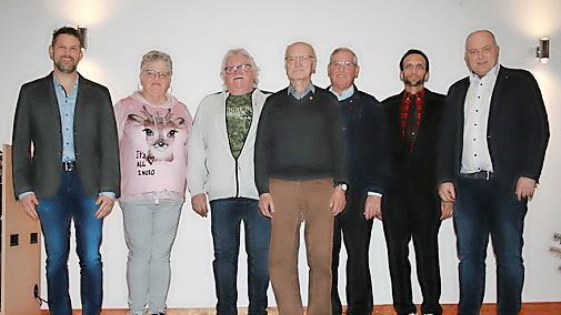 Unser Bild zeigt (von links) Kreisgeschäftsführer Steve Metz, stellv. Vorsitzende Gabriele Markard, Peter Wehner, Siegmund Schlereth, Michael Schlereth, Vorsitzender Christian Halbig und Bürgermeister Daniel Wehner. - Unser Bild zeigt (von links) Kreisgeschäftsführer Steve Metz, stellv. Vorsitzende Gabriele Markard, Peter Wehner, Siegmund Schlereth, Michael Schlereth, Vorsitzender Christian Halbig und Bürgermeister Daniel Wehner. Unser Bild zeigt (von links) Kreisgeschäftsführer Steve Metz, stellv. Vorsitzende Gabriele Markard, Peter Wehner, Siegmund Schlereth, Michael Schlereth, Vorsitzender Christian Halbig und Bürgermeister Daniel Wehner. - Unser Bild zeigt (von links) Kreisgeschäftsführer Steve Metz, stellv. Vorsitzende Gabriele Markard, Peter Wehner, Siegmund Schlereth, Michael Schlereth, Vorsitzender Christian Halbig und Bürgermeister Daniel Wehner.