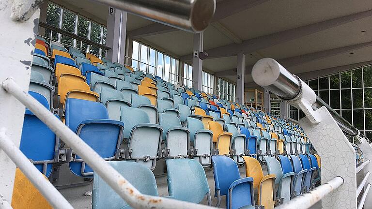 Die letzte umfassende Sanierung des Sachs-Stadions liegt 17 Jahre zurück; die denkmalgeschützte Sportstätte ist in die Jahre gekommen. Die CSU-Stadtratsfraktion will prüfen lassen, wie man das Stadion für Zweitliga-Fußball fitmachen kann.