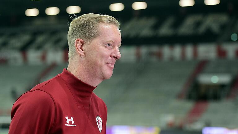 Engagiert an der Seitenlinie: Timo Schultz, Cheftrainer des FC St. Pauli Engagiert an der Seitenlinie: Timo Schultz, Cheftrainer des FC St. Pauli