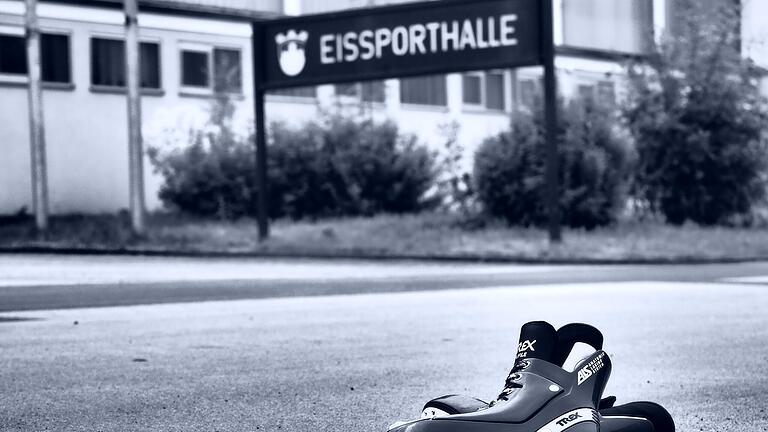 Ausgesperrt: Seit über zwei Jahren ruht der Bad Kissinger Eissport. Fotos: Jürgen Schmitt - Ausgesperrt: Seit über zwei Jahren ruht der Bad Kissinger Eissport. Fotos: Jürgen Schmitt Ausgesperrt: Seit über zwei Jahren ruht der Bad Kissinger Eissport. Fotos: Jürgen Schmitt - Ausgesperrt: Seit über zwei Jahren ruht der Bad Kissinger Eissport. Fotos: Jürgen Schmitt