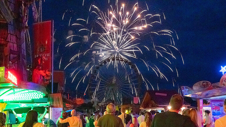 So war das Schweinfurter Volksfest 2023 am letzten Wochenende mit vielen Besuchern und einem Abschlussfeuerwerk.