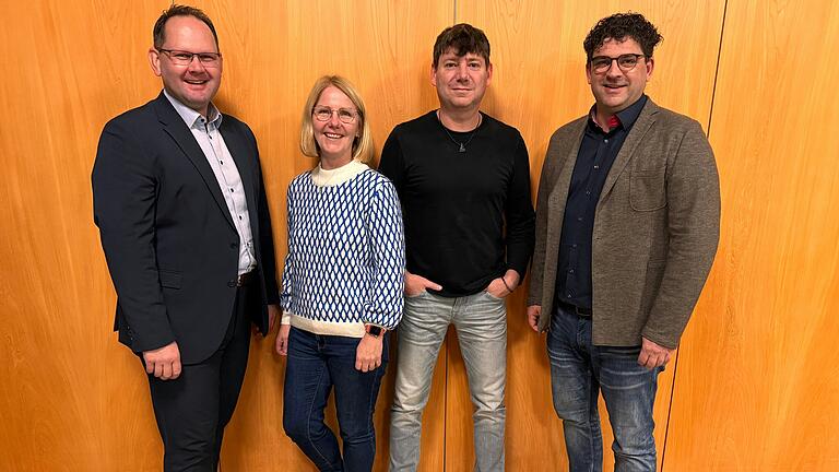 In der Mitgliederversammlung des Fördervereins der Grundschule Karlstadt wurde der Vorstand einstimmig in seinen Aufgaben bestätigt. 1. Vorsitzender Michael Hombach, Schriftführerin Nicole Gerhard, Schatzmeister Peter Wenger und 2. Vorsitzender Mathias Rudolph. In der Mitgliederversammlung des Fördervereins der Grundschule Karlstadt wurde der Vorstand einstimmig in seinen Aufgaben bestätigt. 1. Vorsitzender Michael Hombach, Schriftführerin Nicole Gerhard, Schatzmeister Peter Wenger und 2. Vorsitzender Mathias Rudolph.