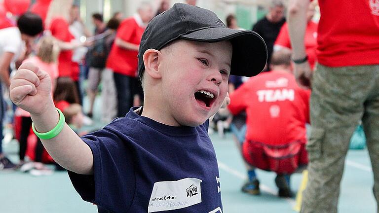 Die Freude war ihm anzusehen: Der sechsjährige Phineas Behm aus Haßfurt hatte sichtlich Spaß daran, am Down-Syndrom-Sportfestival in Frankfurt teilzunehmen.