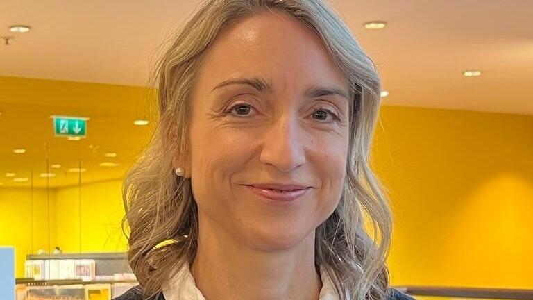 Prof. Dr. Anne Bick aus Würzburg ist Juristin und Sozialpädagogin. Sie bedauert, dass Kinderarmut nicht systematisch bekämpft wird. Prof. Dr. Anne Bick aus Würzburg ist Juristin und Sozialpädagogin. Sie bedauert, dass Kinderarmut nicht systematisch bekämpft wird.