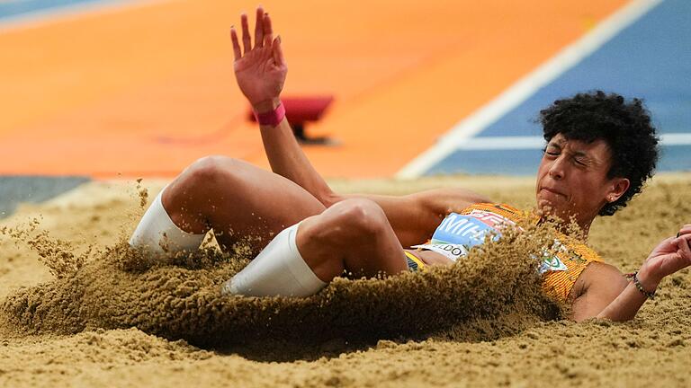 Leichtathletik/Halle: Europameisterschaft       -  Weitsprung-Star Malaika Mihambo zog bei der Hallen-EM in den Niederlanden souverän ins Finale ein.