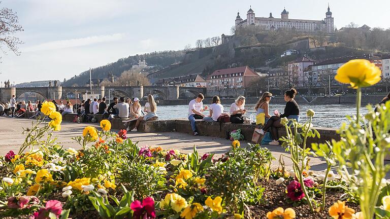 Einfach direkt nach der Arbeit an den Main setzen oder einen Spaziergang machen - das geht immer. Was die Region außerdem an Möglichkeiten für einen gelungenen Feierabend bietet, lesen Sie hier.