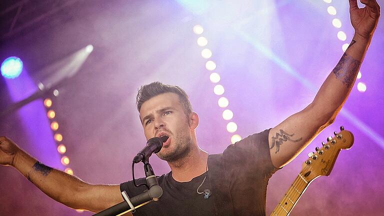 Andreas Görlitz heute, als Rockmusiker mit der Band Whale City. Früher spielte er Fußball unter anderem für den FC Bayern München. Andreas Görlitz heute, als Rockmusiker mit der Band Whale City. Früher spielte er Fußball unter anderem für den FC Bayern München.