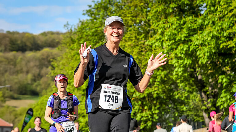 WVV Marathon Würzburg       -  Zahlreiche Läufer nehmen am WVV Marathon Würzburg am Sonntag (23.04.23) durch die Würzburger Innenstadt teil.