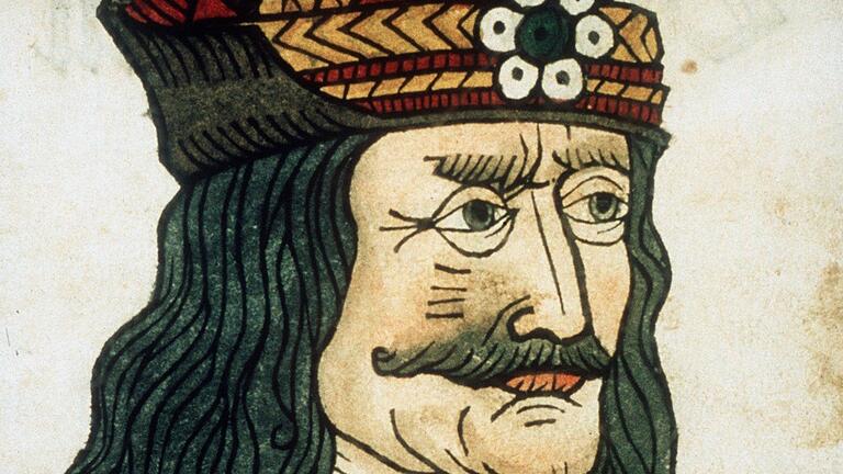 Kolorierter Holzschnitt aus dem 15. Jahrhundert des Fürsten Vlad Tepes. Er herrschte über die Walachei in Rumänien und war für seine Grausamkeit bekannt. Kolorierter Holzschnitt aus dem 15. Jahrhundert des Fürsten Vlad Tepes. Er herrschte über die Walachei in Rumänien und war für seine Grausamkeit bekannt.