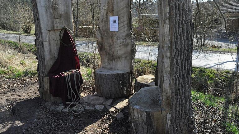 14 Stationen umfasst der Rödleser Kreuzweg. Das Foto zeigt die erste von ihnen. 14 Stationen umfasst der Rödleser Kreuzweg. Das Foto zeigt die erste von ihnen.