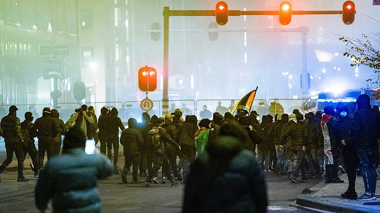 Ajax Amsterdam - Maccabi Tel Aviv       -  Rund um das Fußballspiel in Amsterdam kam es zu gewaltsamen Ausschreitungen.