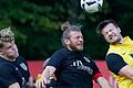 Paul Lücke (Mitte, hier in der Landesliga-Partie gegen Höchberg im Kopfballduell mit Tim Eisenberger) hatte in der Nachholpartie des TSV Rottendorf gegen Alemannia Haibach die Chance auf den späten Ausgleich.