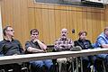 Das Gochsheim-Sennfelder Ärzteteam an einem Tisch: Lothar Schmid, Michael Donhauser, Steffen van Gelder,  Gerhard Rauscher, Elisabeth-Charlotte Krämer, Christian van Gelder und Referent Philipp van Gelder bei der Sennfelder Bürgerversammlung zum Thema Ärztehaus.