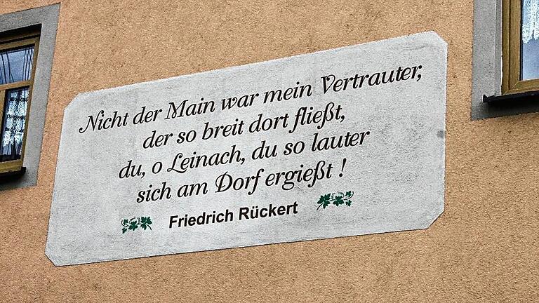 Eines der vielen Gedichte an einer Hauswand. Eines der vielen Gedichte an einer Hauswand.