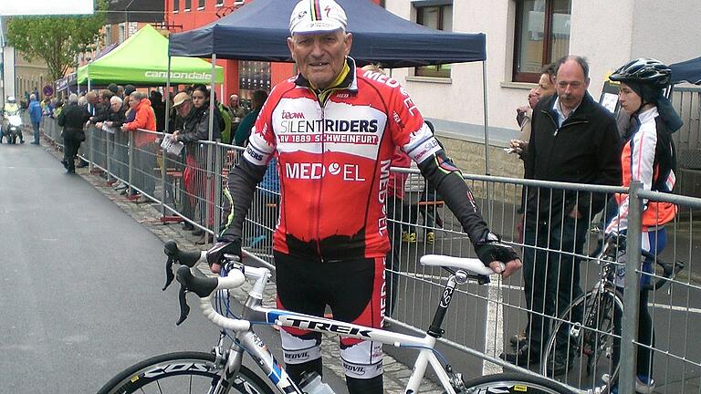 Und so sieht Heinz Winkelmanns Sportgerät aus: ein windschnittiges High-Tech-Rad wie es auch die Jungen fahren.