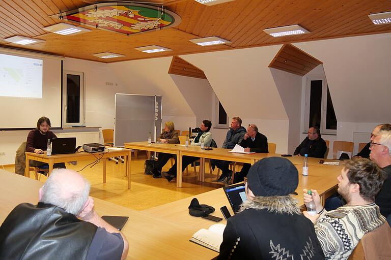 Im Workshop zur Kulturdatenbank Sinngrund trafen sich potenzielle Redakteure in Fellen, um Wissen um Brauchtum, kommunale Geschichten und kulturelle Sehenswürdigkeiten für die Nachwelt zu konservieren. Im Workshop zur Kulturdatenbank Sinngrund trafen sich potenzielle Redakteure in Fellen, um Wissen um Brauchtum, kommunale Geschichten und kulturelle Sehenswürdigkeiten für die Nachwelt zu konservieren.