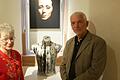 Udo Breitenbach und Anke Teuscher vor zwei ihrer Werke mit den Titeln 'Das Vergessen' und 'Memory Man' in der Ausstelkung 'Kunst im Turm'.
