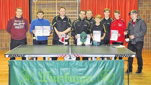 Mitternachtsturnier-Sieger:  Beim TSV Oberstreu nahmen aktive und Hobby-Spieler an einem Turnier teil.