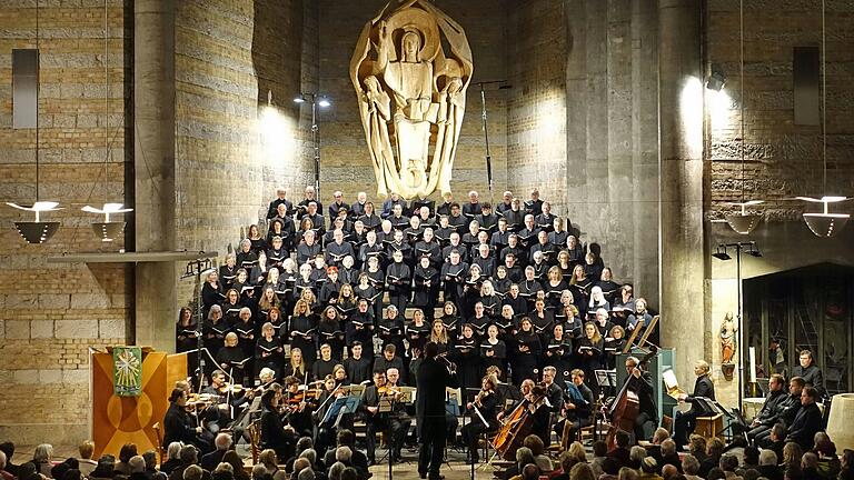 Der Oratorienchor Würzburg gestaltet am Samstag das diesjährige Gedenkkonzert anlässlich der Zerstörung Würzburgs am 16. März 1945. Der Oratorienchor Würzburg gestaltet am Samstag das diesjährige Gedenkkonzert anlässlich der Zerstörung Würzburgs am 16. März 1945.