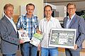 Beim WM-Gewinnspiel von WM-Küchen und Main-Post siegte Heiko Fischer-Hirsch aus Boxberg im Main-Tauber-Kreis (Zweiter von links). Den Preis überreichten Gerd Reichert, Medienberater bei der Main-Post (links), Sven Rüppel, Geschäftsführer von WM-Küchen (Dritter von links), und Christian Franz, Online-Verkaufsleiter der Main-Post.