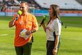 Stadionsprecher und Moderator für den guten Zweck: Matthias Bielek beim Benefiz-Fußballspiel 'Champions for Charity' in Frankfurt zusammen mit Julia Nestle aus der Hitradio FFH Morningshow, die direkt von der EM in München kam, wo sie Stadionsprecherin im Olympiastadion war.