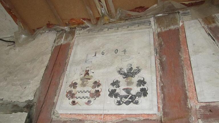 Das Familienwappen findet sich an vielen Stellen im Schloss.