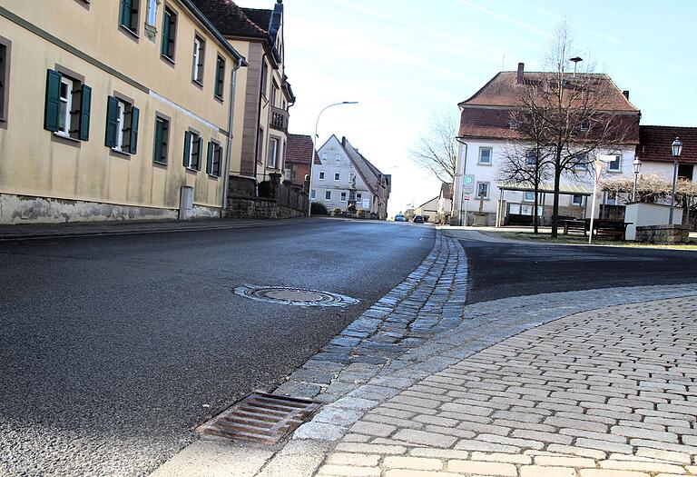 Auch in Brünnstadt stehen in diesem Jahr Maßnahmen an, so die Verlegung der Glasfaserleitungen und die Befahrung der Abwasserkanäle mit Kameras. Auch in Brünnstadt stehen in diesem Jahr Maßnahmen an, so die Verlegung der Glasfaserleitungen und die Befahrung der Abwasserkanäle mit Kameras.