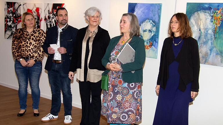 Eröffneten die Ausstellung 'Sehen und gesehen werden' beim Kunstverein Bad Neustadt (von links): Stadträtin Sabine Keidel, Bürgermeister Michael Werner, Andrea Gertz, Vorsitzende Eva Warmuth und Annette Roggatz. Eröffneten die Ausstellung 'Sehen und gesehen werden' beim Kunstverein Bad Neustadt (von links): Stadträtin Sabine Keidel, Bürgermeister Michael Werner, Andrea Gertz, Vorsitzende Eva Warmuth und Annette Roggatz.