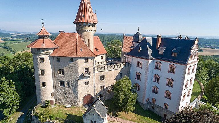 Neues Lokal wird Realität: Auf dem Areal des Deutschen Burgenmuseums auf der Heldburg in Südthüringen wird im kommenden Jahr mit dem Bau einer gastronomischen Einrichtung begonnen. 2020 soll sie fertig sein. Neues Lokal wird Realität: Auf dem Areal des Deutschen Burgenmuseums auf der Heldburg in Südthüringen wird im kommenden Jahr mit dem Bau einer gastronomischen Einrichtung begonnen. 2020 soll sie fertig sein.