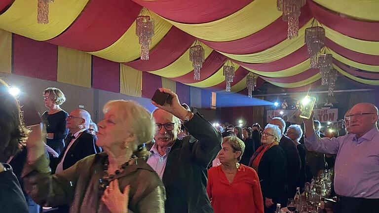 Beste Stimmung in der Turnhalle - Beste Stimmung in der Turnhalle Beste Stimmung in der Turnhalle - Beste Stimmung in der Turnhalle