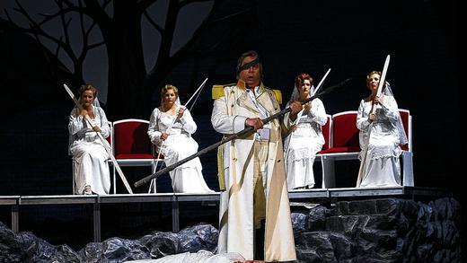 „Walküre“ beginnt bereits um 17 Uhr - (maw) Nach dem Erfolg von „Rheingold“ aus dem vielfach gefeierten „Ring“ des Landestheaters Detmold im Theater im März 2011 kommt nun – zum Wagner-Jahr – die Fortsetzung der Tetralogie „Der Ring des Nibelungen“ nach Schweinfurt: die „Walküre“. Jeweils bereits um 17 Uhr (Achtung, geänderte Anfangszeit wegen Überlänge des Werks) am Freitag, 15. Februar, Sonntag, 17. Februar, Freitag, 22. Februar, und Sonntag, 24. Februar, ist die Oper im Theater der Stadt Schweinfurt zu erleben. Die Inszenierung stammt von Kay Metzger, dem Detmolder Intendanten, die Ausstattung von Petra Mollérus und die Choreografie von Richard Lowe. „Walküre“ beginnt bereits um 17 Uhr - (maw) Nach dem Erfolg von „Rheingold“ aus dem vielfach gefeierten „Ring“ des Landestheaters Detmold im Theater im März 2011 kommt nun – zum Wagner-Jahr – die Fortsetzung der Tetralogie „Der Ring des Nibelungen“ nach Schweinfurt: die „Walküre“. Jeweils bereits um 17 Uhr (Achtung, geänderte Anfangszeit wegen Überlänge des Werks) am Freitag, 15. Februar, Sonntag, 17. Februar, Freitag, 22. Februar, und Sonntag, 24. Februar, ist die Oper im Theater der Stadt Schweinfurt zu erleben. Die Inszenierung stammt von Kay Metzger, dem Detmolder Intendanten, die Ausstattung von Petra Mollérus und die Choreografie von Richard Lowe.