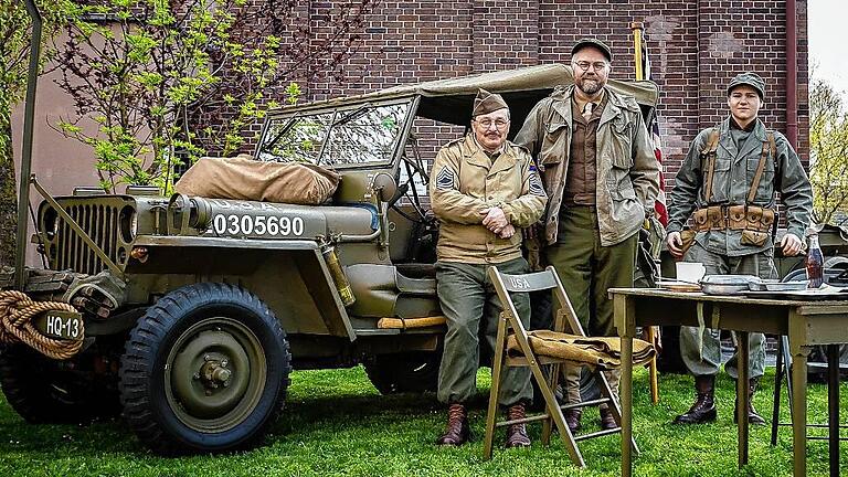 Historische US-Fahrzeuge waren vor dem Bunker ausgestellt. Historische US-Fahrzeuge waren vor dem Bunker ausgestellt.