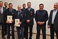 Ehrungen standen bei der Effeldorfer Wehr auch auf dem Programm (von links): Stellvertretender Landrat Robert Finster, stellvertretender Vorsitzender Matthias Böhm, Rainer Böhm (25 Jahre), Georg Apfelbacher (40 Jahre), stellvertretender Kommandant Anton Schiffmaier, Kommandant Benedikt Endres, Kreisbrandmeister Arnulf Hanf und 2. Bürgermeister Herbert Holzapfel.