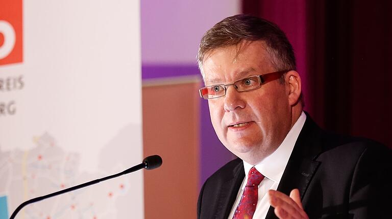 Brachte den Würzburger Klinikausbau mit einem Antrag in den Wissenschaftsausschuss des Landtages: der Ochsenfurter SPD-Abgeordnete Volkmar Halbleib. Brachte den Würzburger Klinikausbau mit einem Antrag in den Wissenschaftsausschuss des Landtages: der Ochsenfurter SPD-Abgeordnete Volkmar Halbleib.