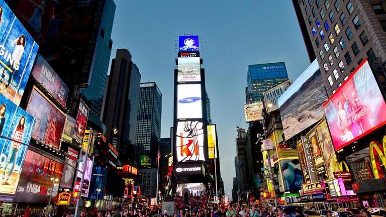 Die meisten Schnappschüsse werden in New York geschossen. Foto: Sven Hoppe - Auf der Liste der meisten Touristen finden sich Sehenswürdigkeiten, die im Nachhinein als enttäuschend wahrgenommen werden. Dazu zählt auch der Times Square in New York. Die meisten Schnappschüsse werden in New York geschossen. Foto: Sven Hoppe - Auf der Liste der meisten Touristen finden sich Sehenswürdigkeiten, die im Nachhinein als enttäuschend wahrgenommen werden. Dazu zählt auch der Times Square in New York.